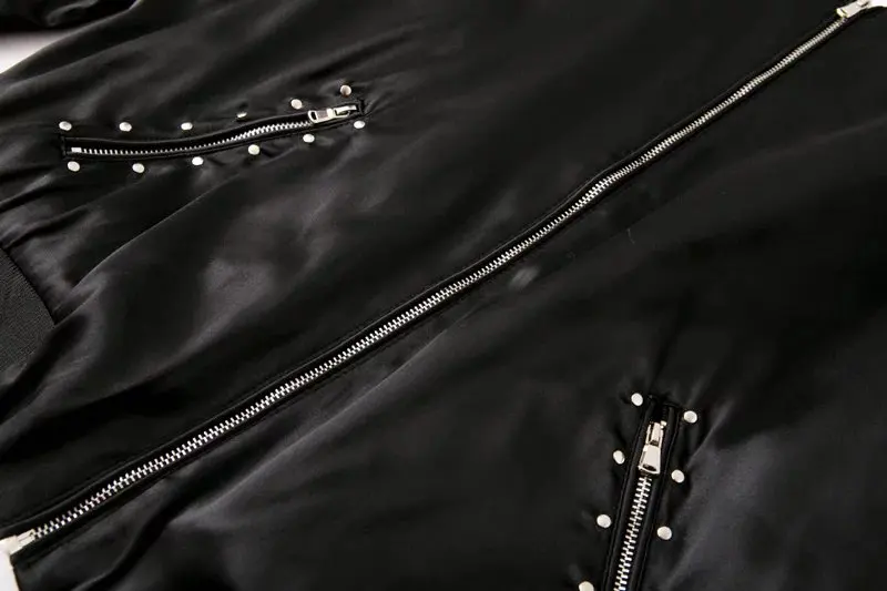 VOGUE! N Новая женская куртка-бомбер с вышитыми буквами украшенная заклепками