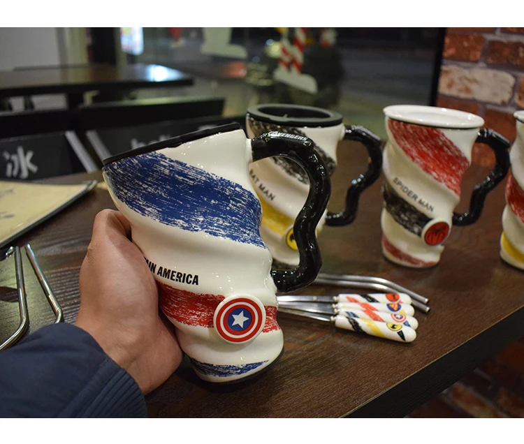 Мстители Лига керамическая спиральная кружка с крышкой с ложкой Капитан Америка Бэтмен Супермен Спайдермен высокой емкости посуда для напитков
