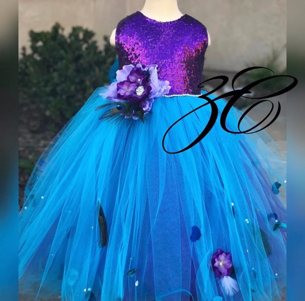 Платье для девочки с длинным шлейфом блестками и открытой спиной | Детская одежда