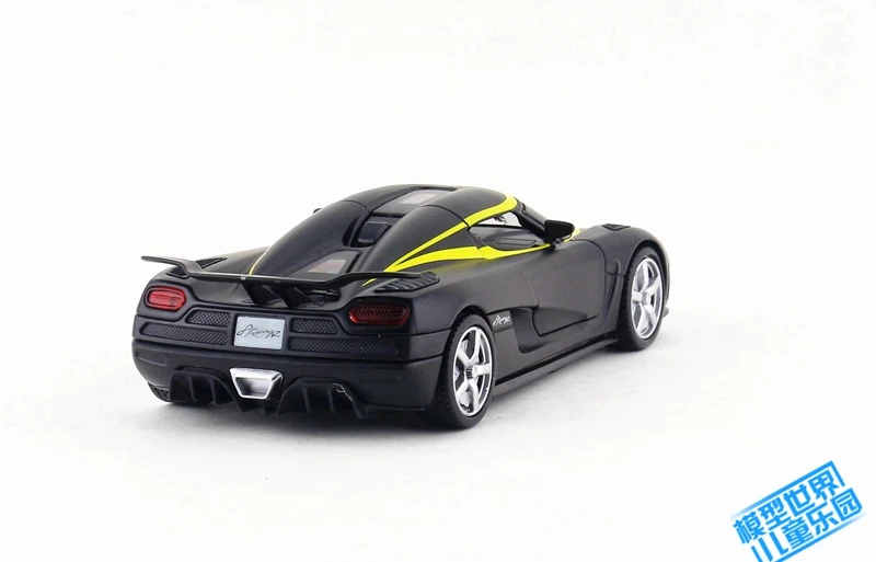 1:32 весы/литая под давлением модель/Koenigsegg Agera R супер игрушка/звук и светильник/детский подарок/образовательная Коллекция/откидной автомобиль