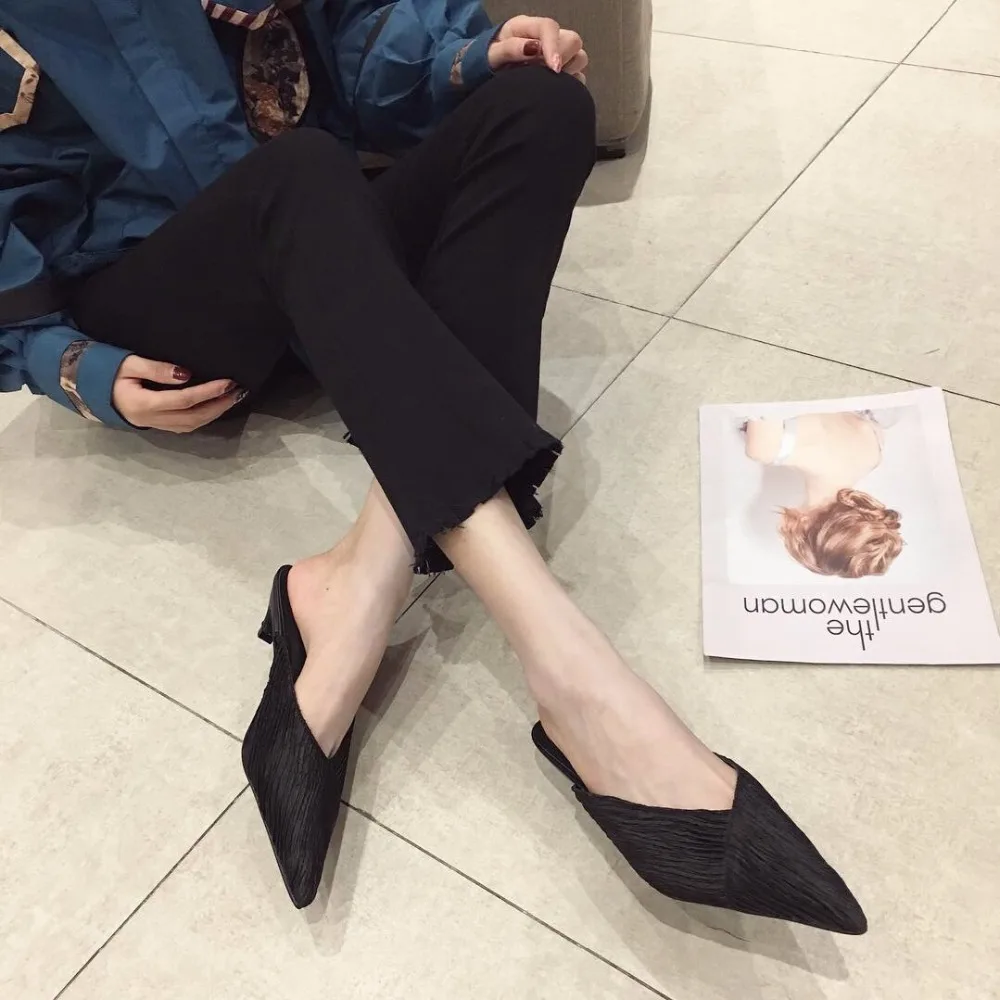 Пикантные туфли с острым носком Женские тапочки украшениями черный/золотого