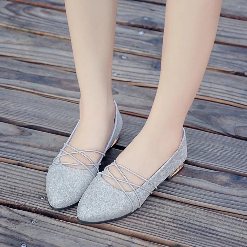 Женские туфли на плоской подошве с острым носком золотистые/Серебристые