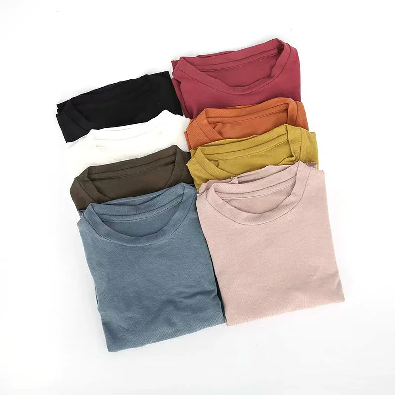 Женский кроп-топ в рубчик с воротником-стойкой и разрезом футболка длинным