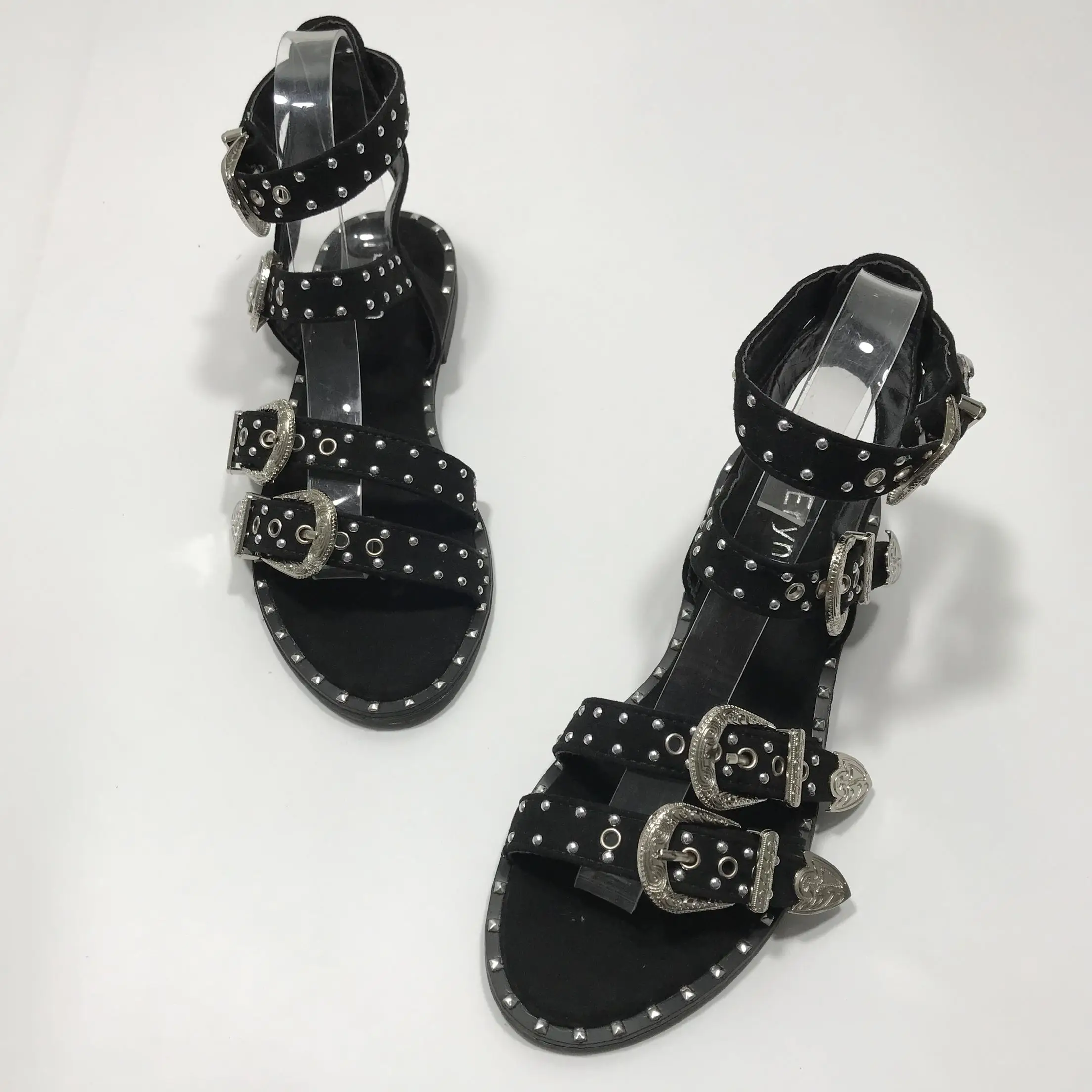 Летние женские босоножки с несколькими пряжками заклепками открытым носком и