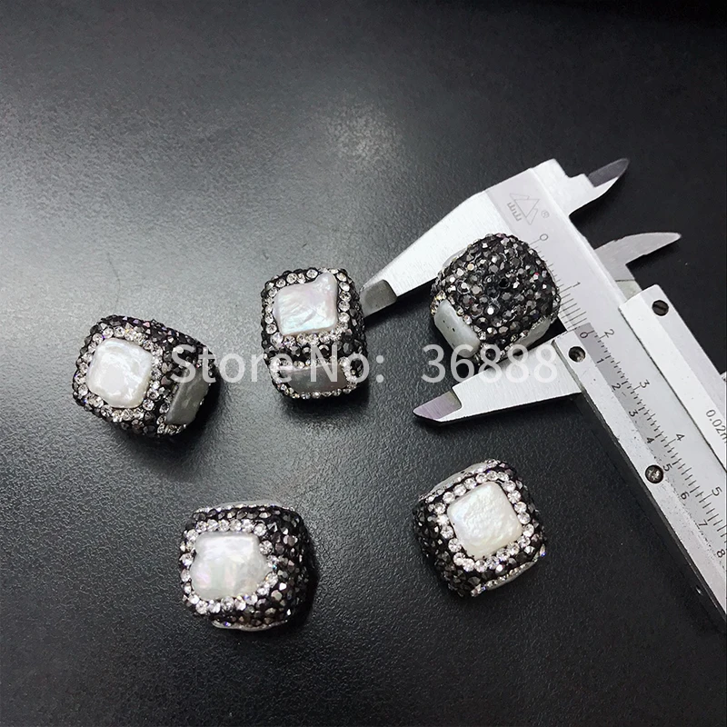 

European and American popular square beads, retro fashion, pearl jewelry.