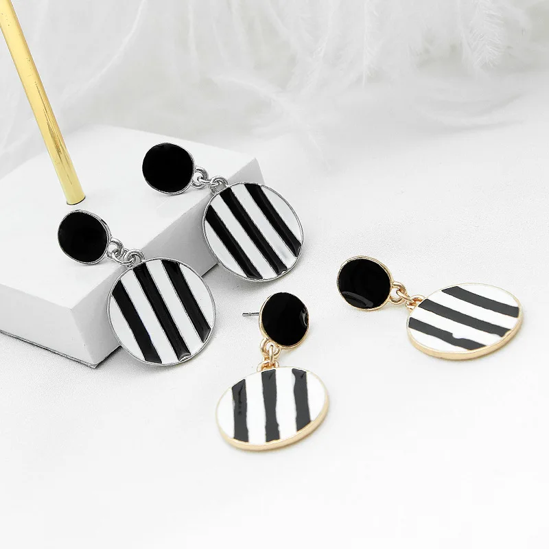 НОВЫЕ геометрические круглый Черный и белый Капельное масло Серьги