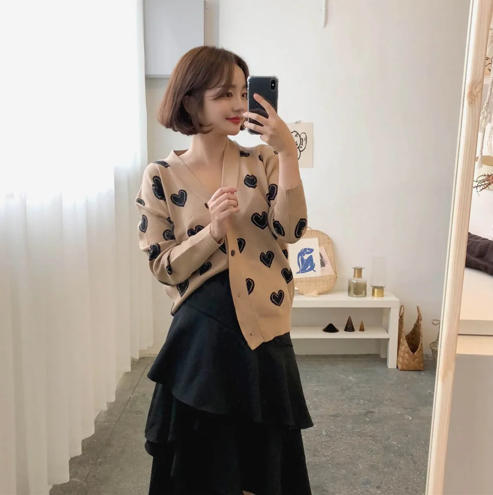 WHITNEY WANG 2018 Autumn Winter Fashion Streetwear Korean Style Sweet Hear Cardigan Women Jumper Sweaters WW-2355 |