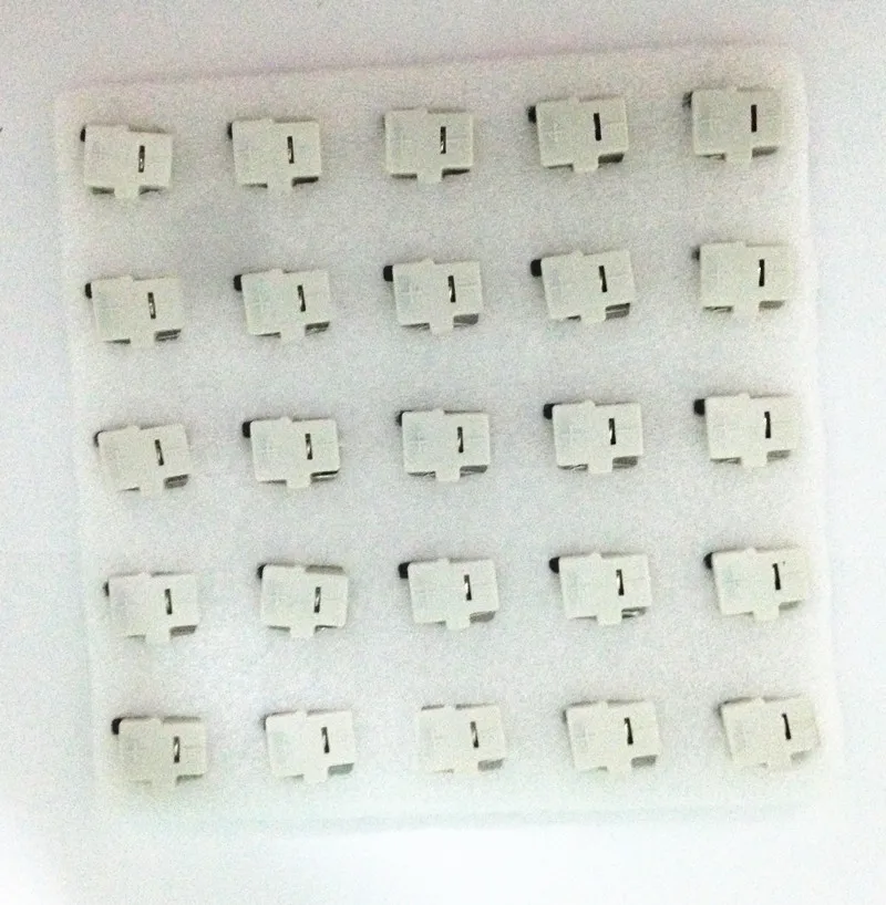 75 шт. белый супер герой брошь игрушки светодиодные лампы Baymax подарок для детей