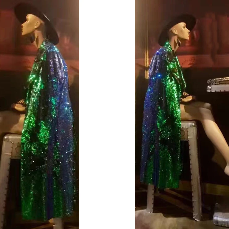 Золотистая длинная блестящая женская куртка с отложным воротником