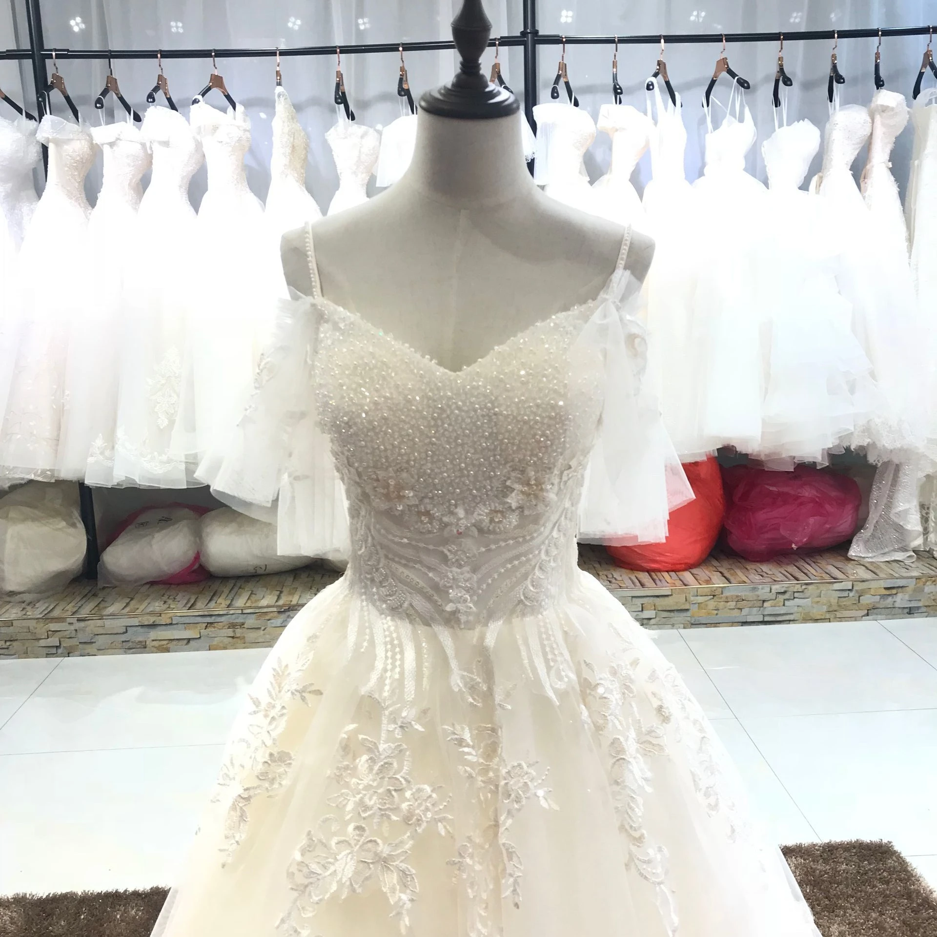 

Ball Gown Floor length Wedding gown Spaghetti strap half sleeve Applique Pearls Beaded Tulle wedding dresses