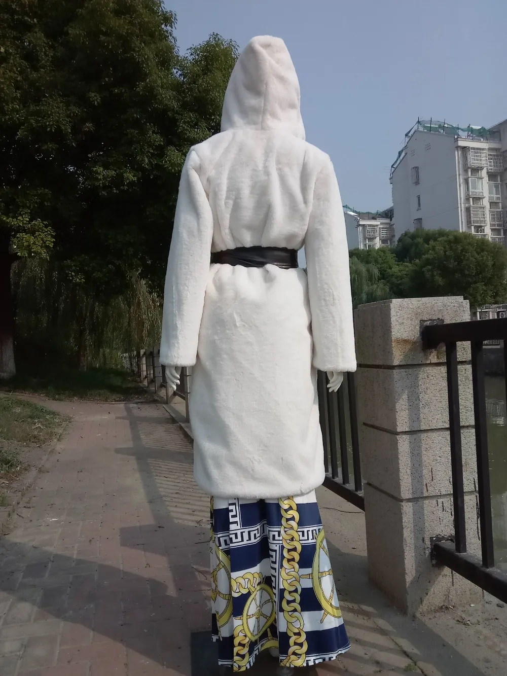 Зимние толстовки длинные белые черные пальто из искусственного меха Верхняя одежда с поясом женские теплые пальто с капюшоном пальто с поясом S-XXL одежда