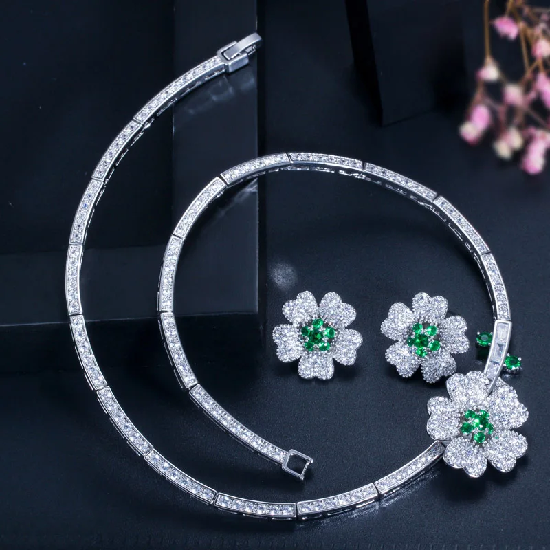Серьги ThreeGraces с зеленым кубическим цирконием серьги большим цветком ожерелье
