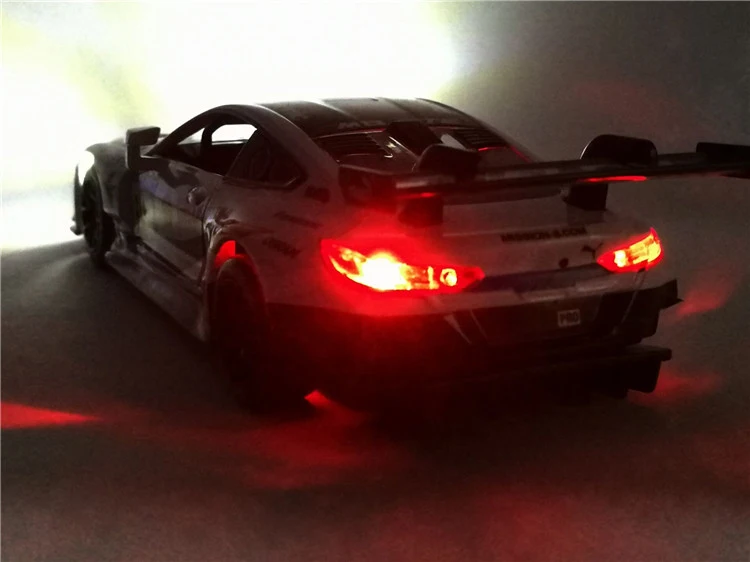1:32 весы M8 GTE Ле-Ман Diecast металлические игрушечной модели со звуком светильник гоночный автомобиль тянуть обратно Развивающие детские игрушки коллекция