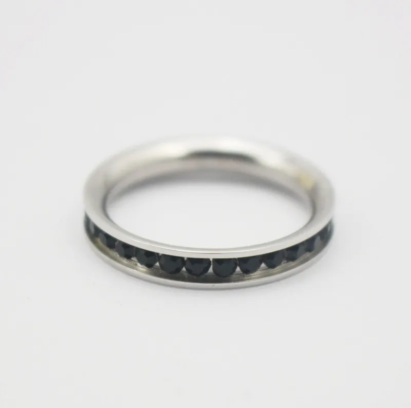 Женское кольцо из нержавеющей стали с черным камнем ширина 3 мм | Украшения и