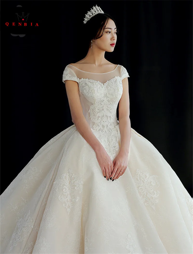 Custom Made Empire Long Train Fluffy Lace Tulle Flowers Luxury Formal Wedding Dresses 2021 Vintage Wedding Gown YB132