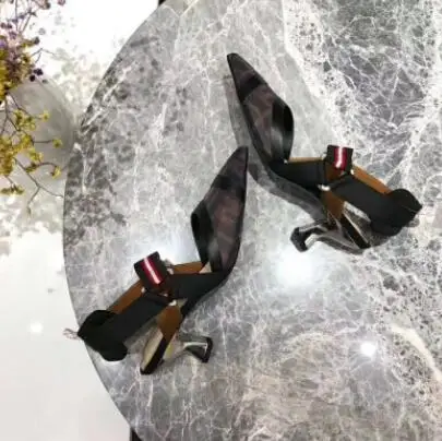 black 5 cm heel Весенне-летние, воздушные, сетчатые свадебные туфли Для женщин на высоком каблуке, острый носок взлетно-посадочной босоножки с вышивкой; женские туфли с мозаичным рисунком - Цвет: black 5 cm heel
