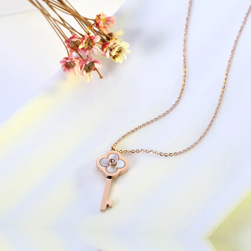 Titanium Stainless Shell Clover Key Pendant Necklace Gold Dipped Charm Durable Color Women Jewelry RX058 | Украшения и аксессуары