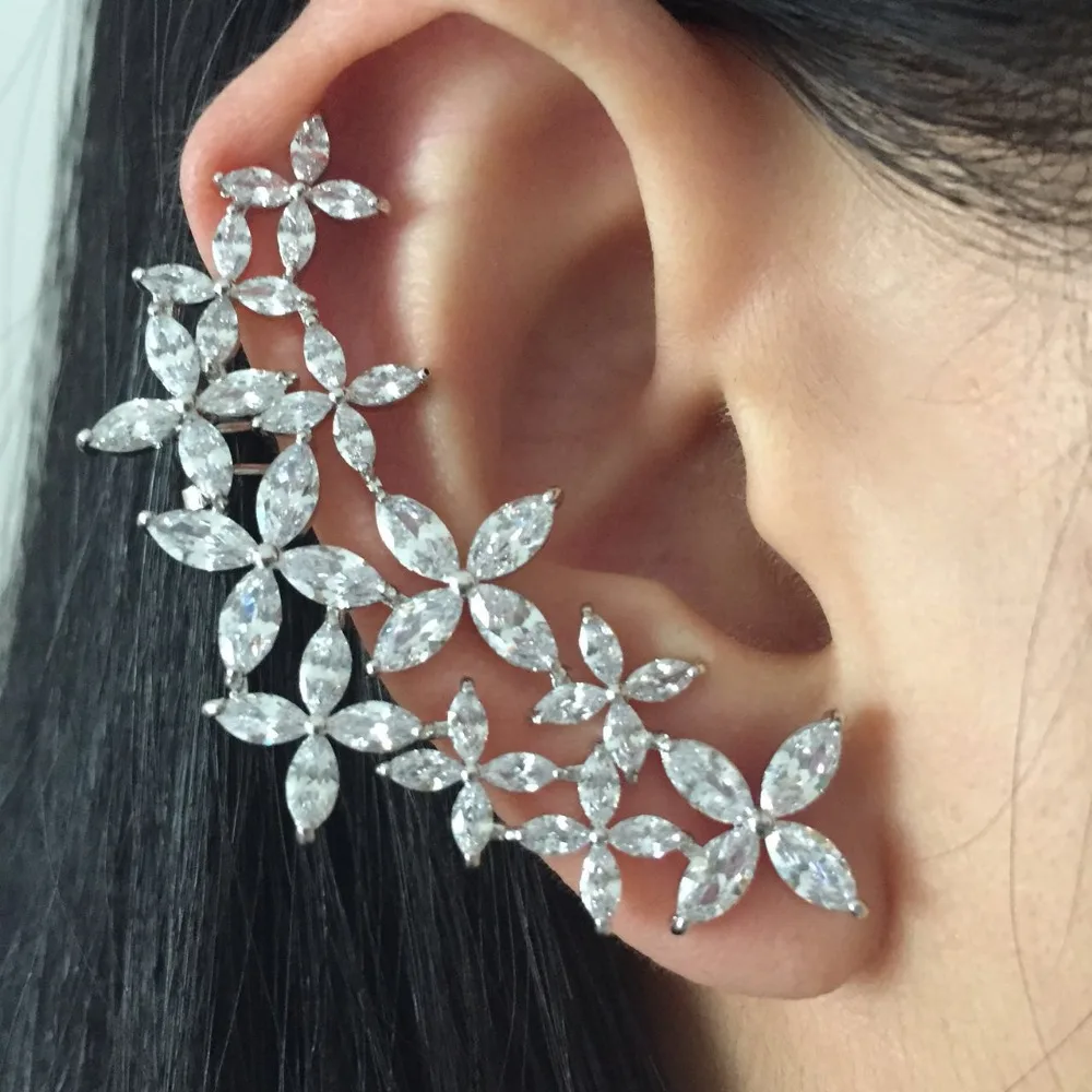 Женские асимметричные серьги гвоздики из меди и металла с фианитами|fashion stud