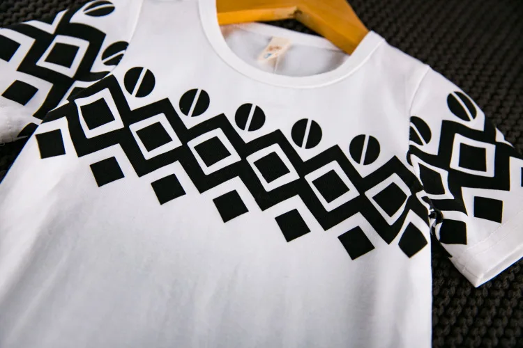 Маленькая девочка горячая 2017 летний новый девушки Мода черный и белый Lingge печати