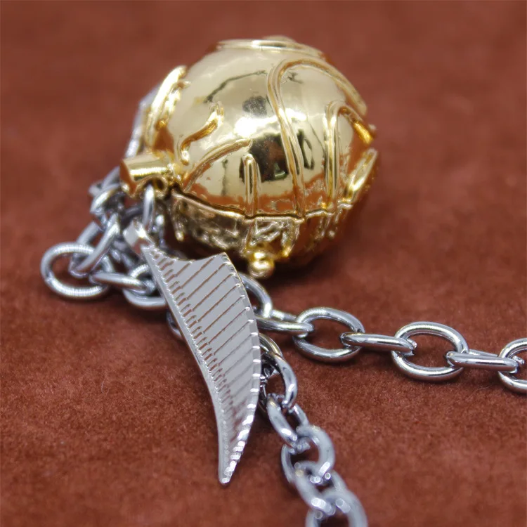 

Wizard Cosplay Quidditch Game Golden Snitch Pendant Necklace Kid's Halloween Christmas Birthday Gift Halloween Cos Accessory