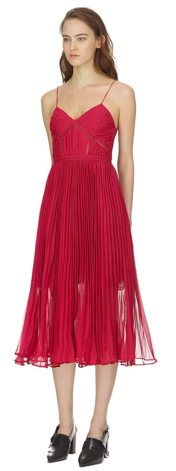Сексуальное красное плиссированное платье с открытыми плечами открытой спиной