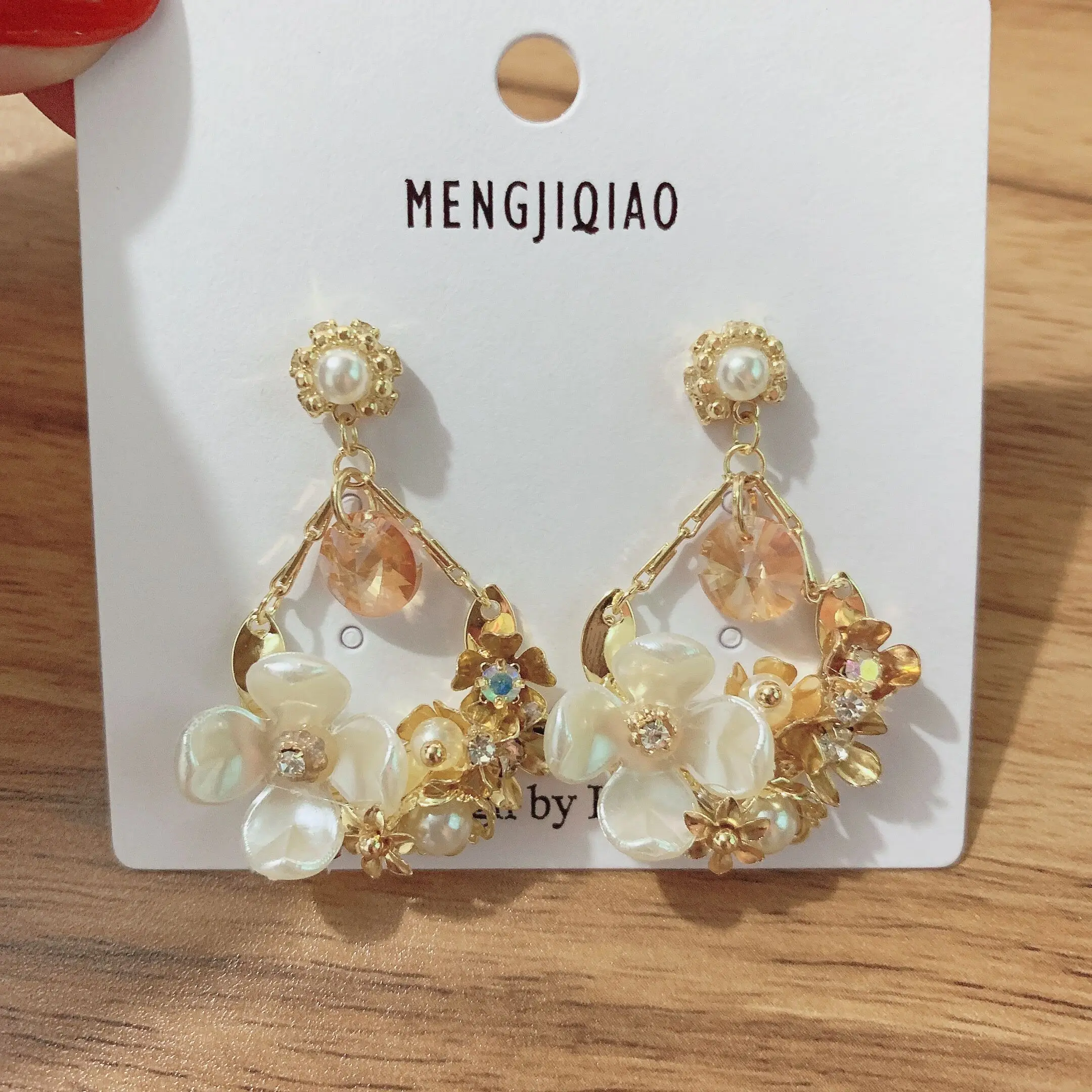 MENGJIQIAO, корейское Новое поступление, ручная работа, цветок, жемчуг, кисточка, висячие серьги для женщин, Ретро стиль, модные хрустальные серьги, ювелирные изделия