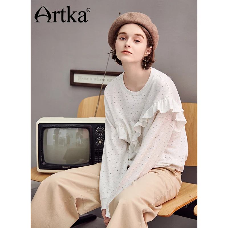 Женская футболка ARTKA TA10387Q белая с длинным рукавом и ассиметричным гофрированным