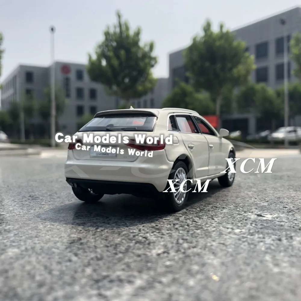 Литая под давлением модель автомобиля для A3 Sportback (белый) 1:32 + маленький подарок! |