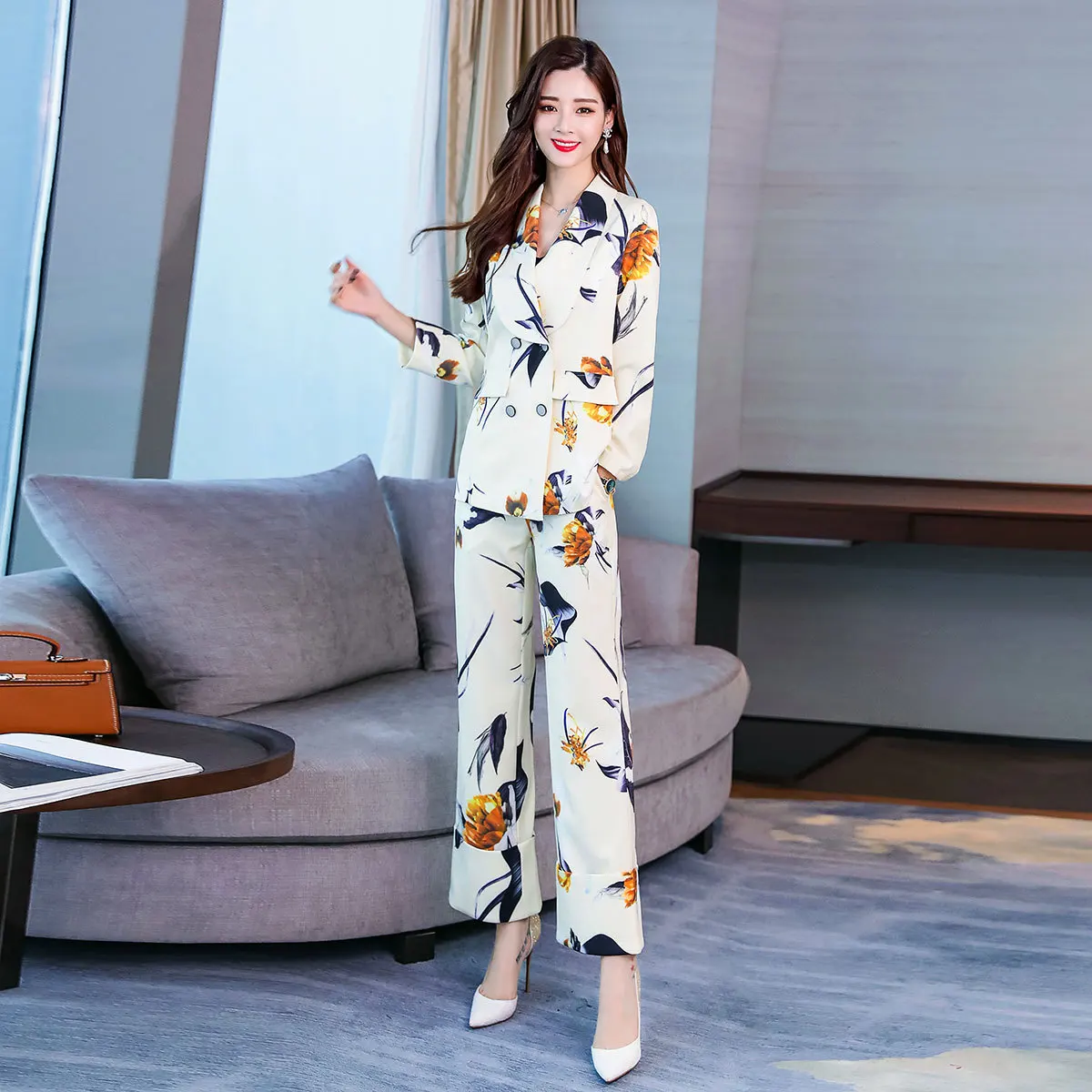 Set female new 2018 autumn woman two-piece fashion temperament printing lapel small suit + slim irregular flared pants |
