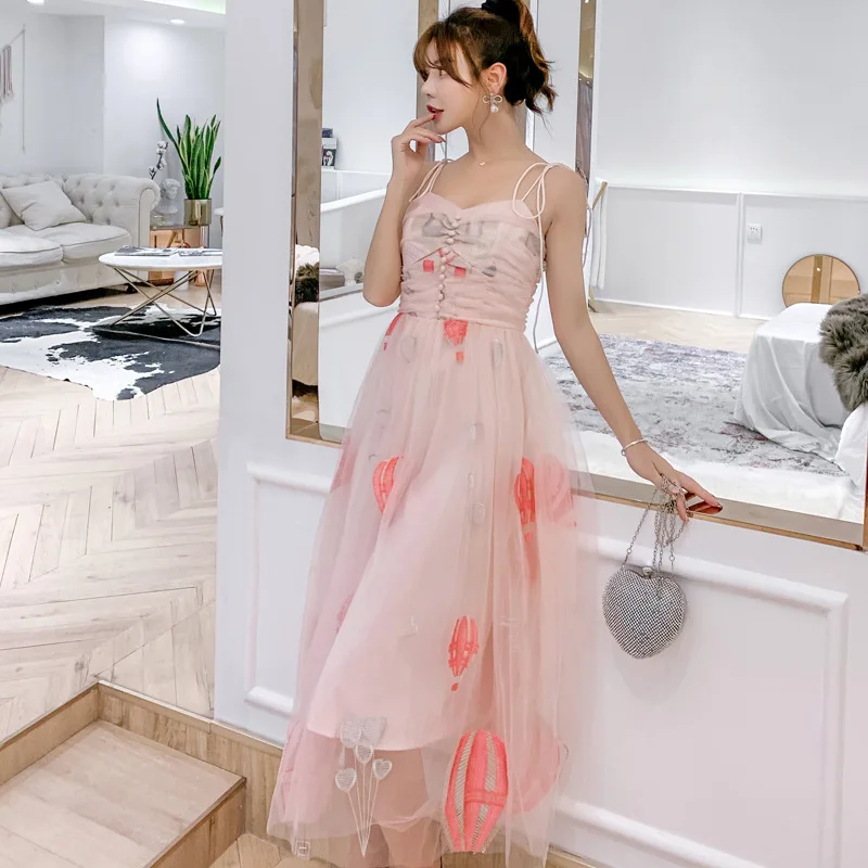 Милое Розовое женское платье на бретельках 2019 летнее с вышивкой без рукавов