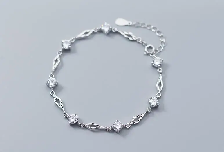 100% реальные. 925 стерлингового серебра Fine Jewelry 4 зубцами белый камень CZ и Engraved Open