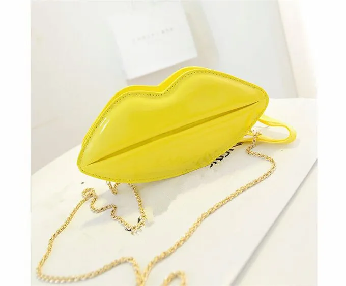 Женская сумка-мессенджер с цепочкой в стиле хип-хоп от известного бренда