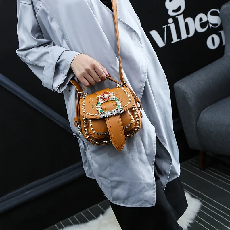 CUMYKA Новая модная седельная сумка с заклепками Дамская винтажная маленькая