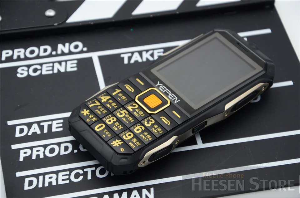 YEPEN Y698 фонарик беспроводной FM радио 2800 мАч длительное время ожидания две sim-карты mp3 mp4 внешний аккумулятор аналоговый ТВ прочный мобильный телефон P072