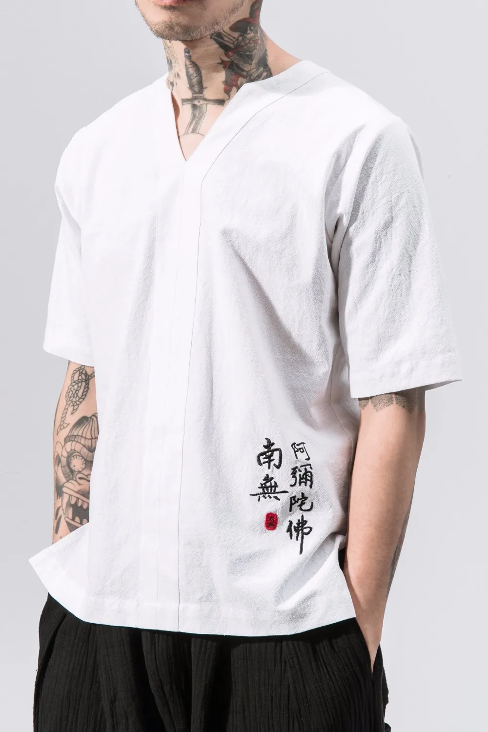 

MRDONOO 2018 New Summer Men Cotton Linen T shirts Short Sleeve Loose Thin Shirt Male Fashion Solid Color V-Neck Tees B375-D02