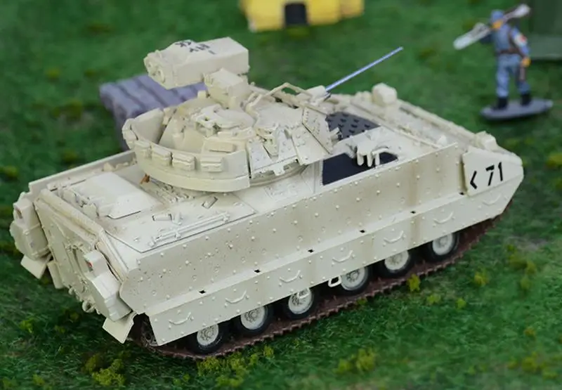 Предварительно построенный 1/72 м2 Брэдли IFV M2A2 ODS американская пехота Боевая машина хобби Коллекционная готовая пластиковая модель