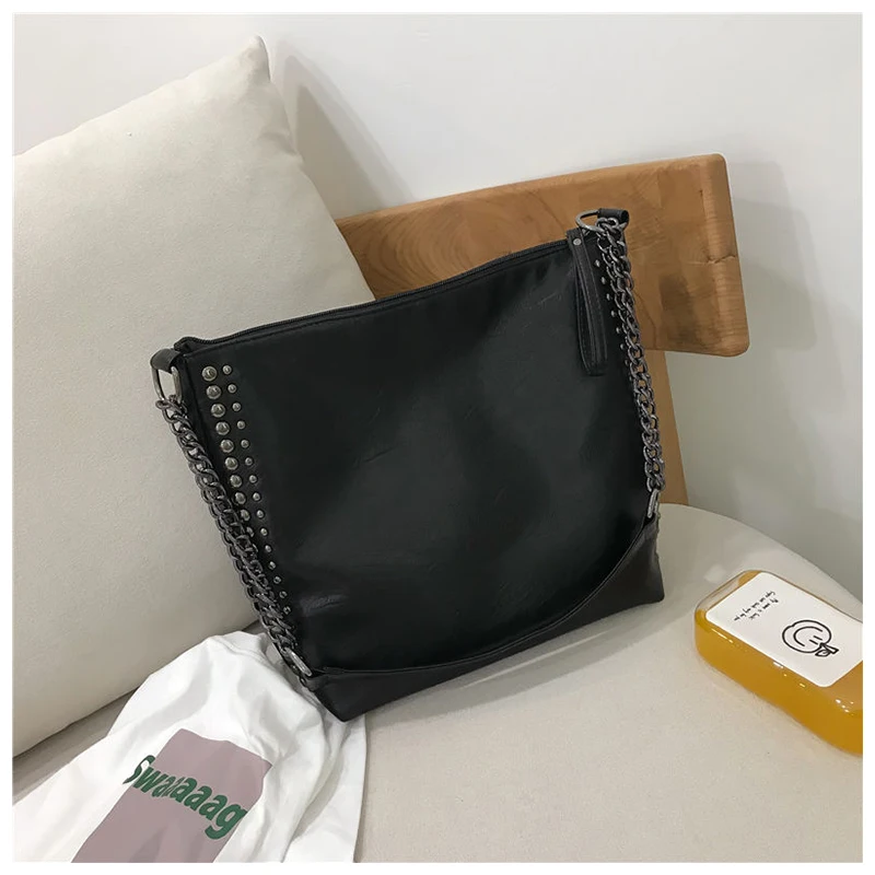 Rivets Women Large Bags Vintage Female Tote Handbags Soft Pu Leather Shoulder Bags Chain Crossbody Bag For Women Black Bolsa