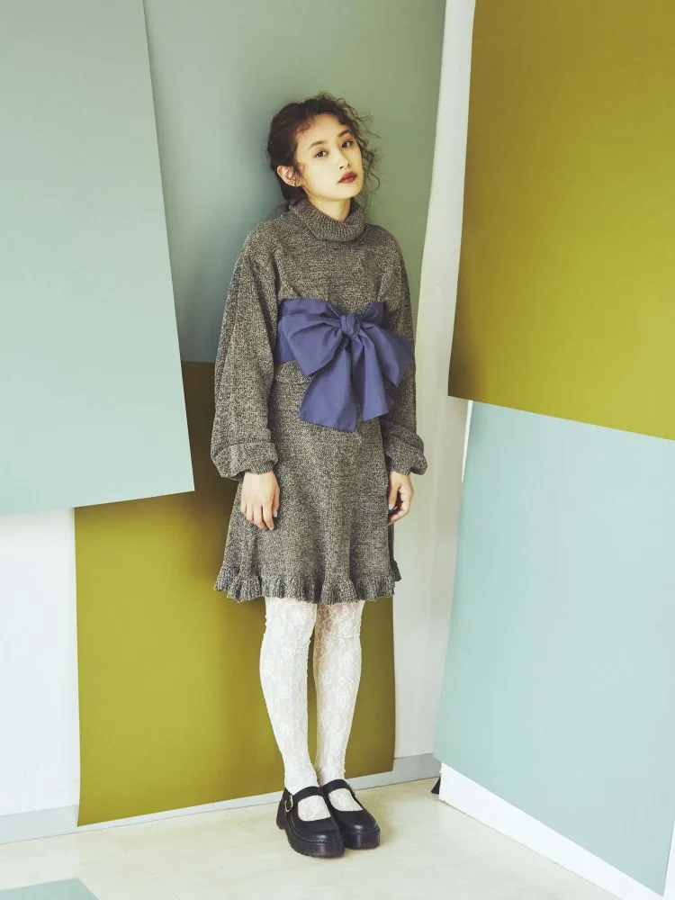 Женское трикотажное платье-свитер с длинным рукавом и воланом | Женская одежда