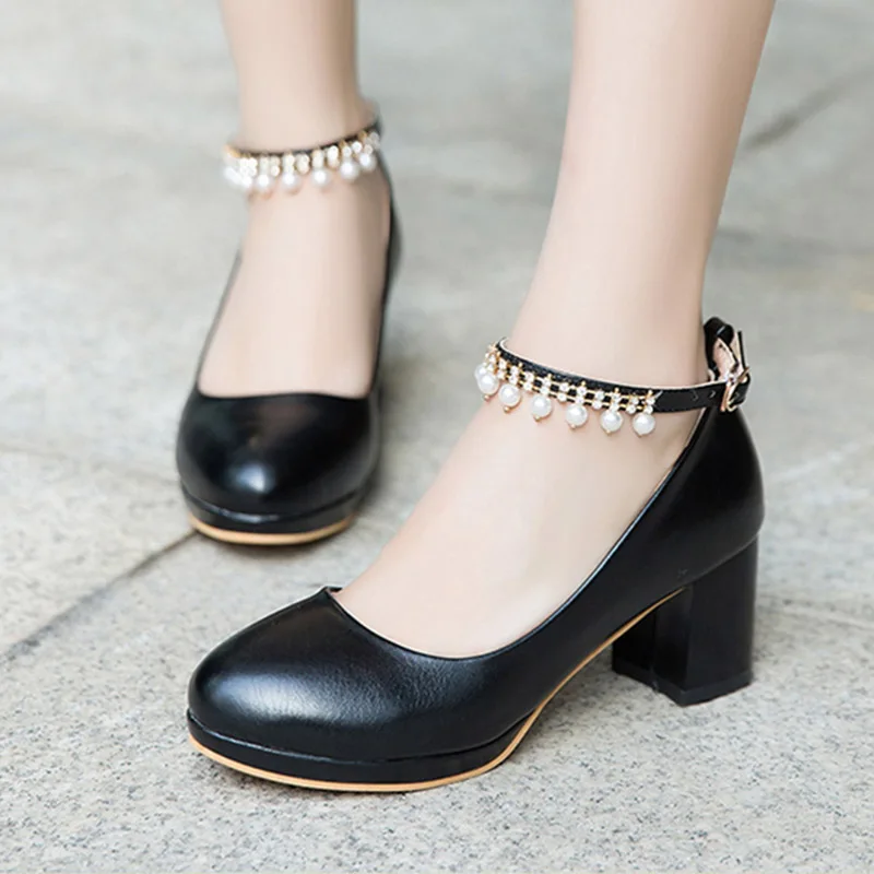Модельные туфли с ремешком на щиколотке весну и осень свадебные бусинами