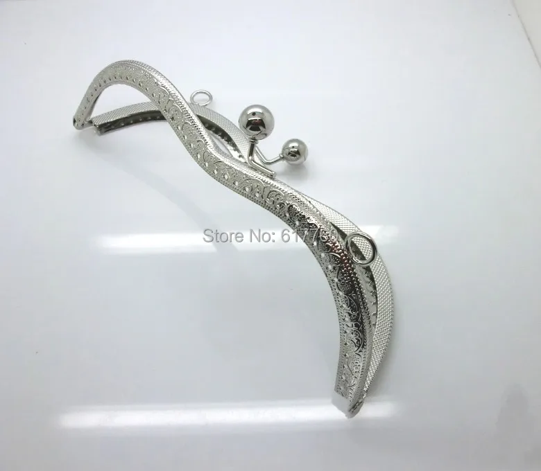 Бесплатная металлическая рамка застежка Kiss для сумочки кошелька серебристого