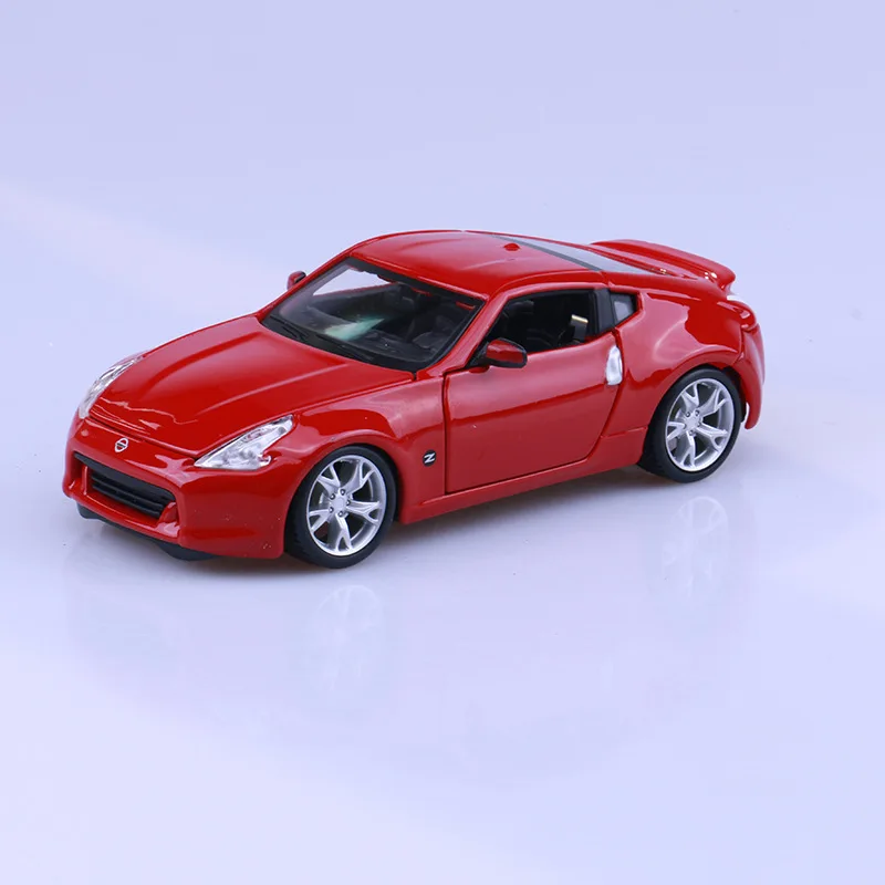 Модель спортивного автомобиля из сплава в масштабе 1:24 игрушка для Toyota GTR с