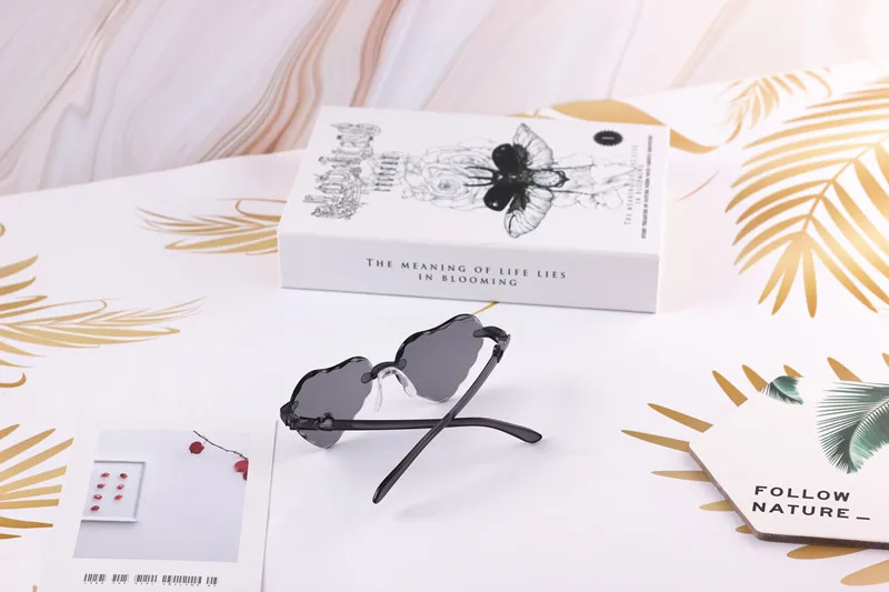 SomeCool Factory NEW Style Rimless Kids sunglasses 3-8 y Plastic UV400 Cool child glasses Heart Shape Lovely Girls eyewear n620