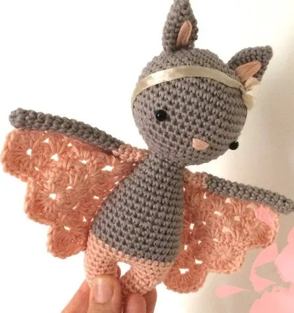 Вязаные игрушки амигуруми летучая мышь девушка мисс
