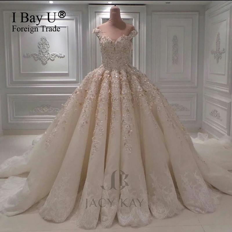 Свадебное платье невесты с длинным шлейфом роскошное свадебное большим бисером