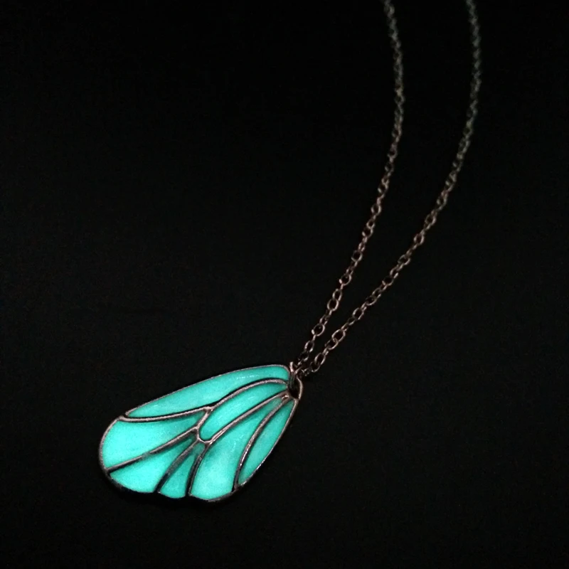 dongsheng Luminous Glowing Wing Blue Morpho Butterfly Pendent Choker Necklace Jewelry Glow in the Dark Fluorescence Necklace 