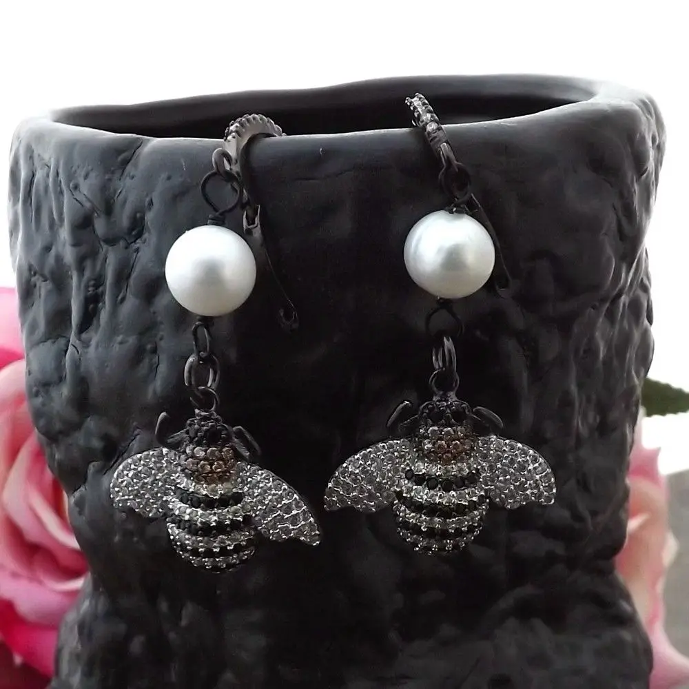 Женские серьги с белым жемчугом Cz Pave Bees
