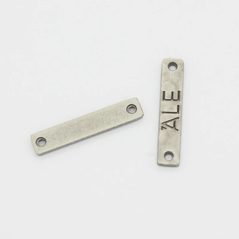 Индивидуальные высококачественные этикетки с тиснением из сплава для одежды