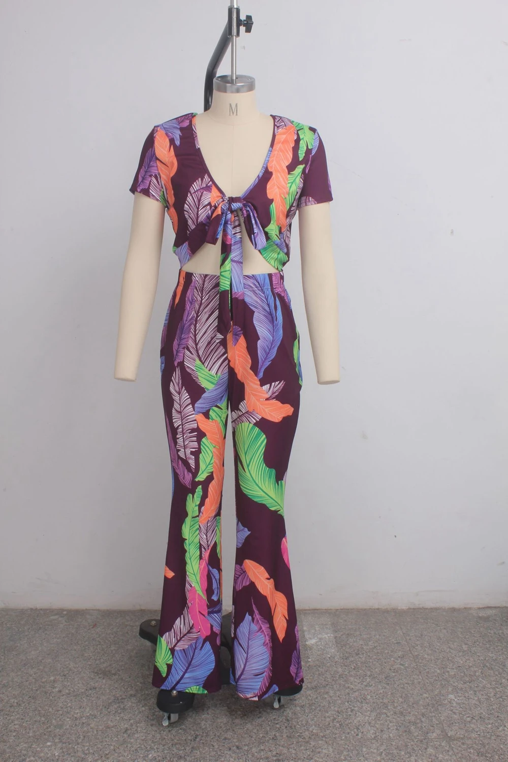 

STYLISH LADY 2 Piece Set Women Crop Top and Flare Pant 2019 Summer Leaves Printed Short Sleeve V Neck Bandage Boho Outfits