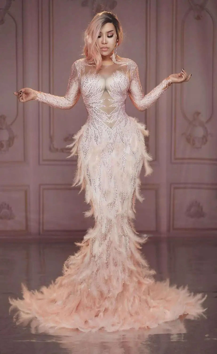 Роскошное длинное платье русалки с розовыми перьями женское для вечеринки