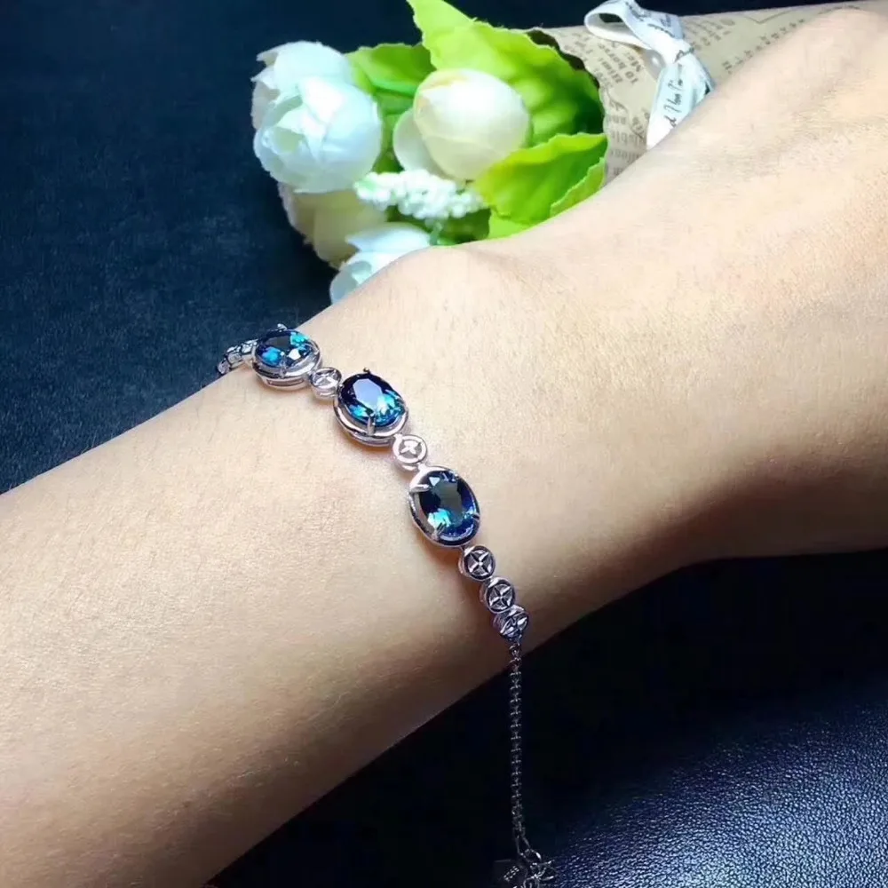 Браслет женский из серебра 925 пробы с голубым топазом 6 х8 мм | Украшения и